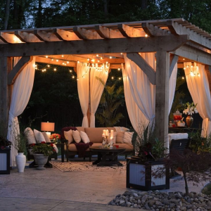 The inside of your house isn't the only thing that needs a little staging before hitting the market. What do you think about this outdoor living space? photo